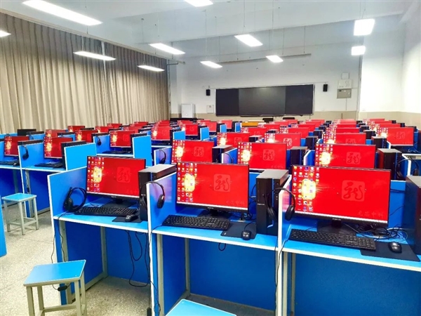 CPU、系统、软件全国产！近万台龙芯3A5000电脑进入中小学：预装UOS