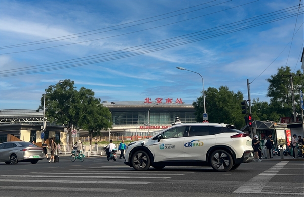 广州市区今日起用上无人拉货