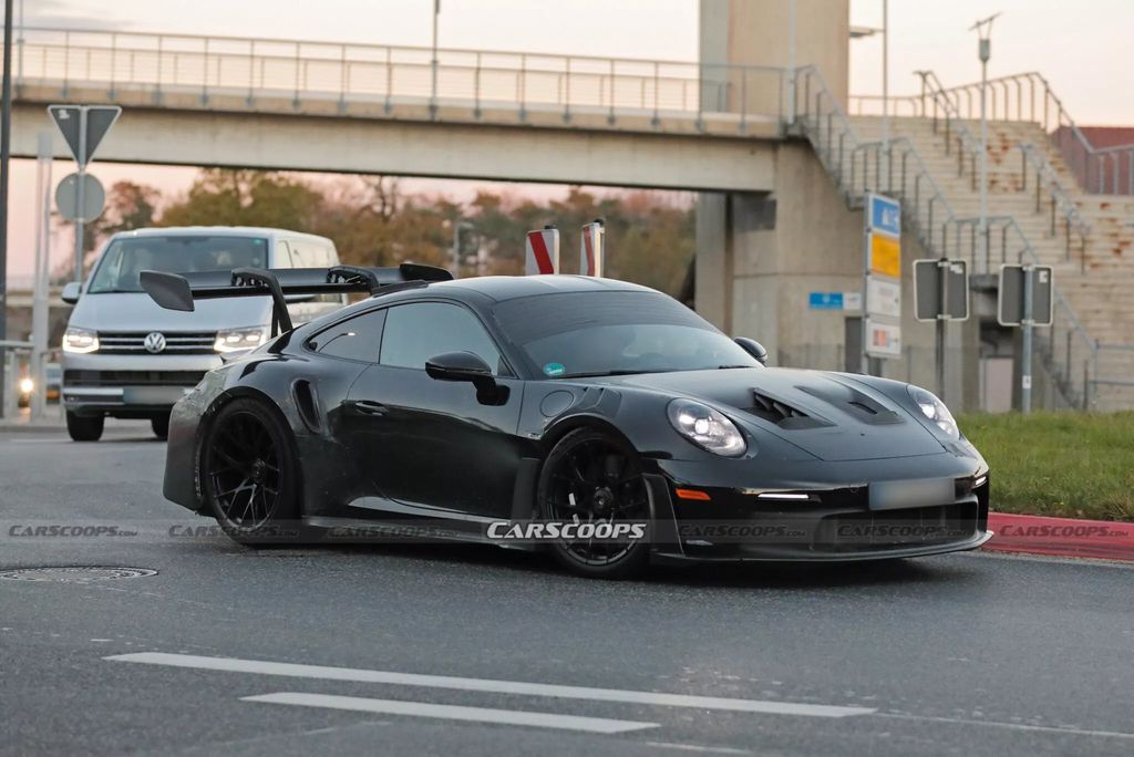 2025 款保时捷 911 GT3 RS 超跑路测图曝光，自然吸气的最后一舞