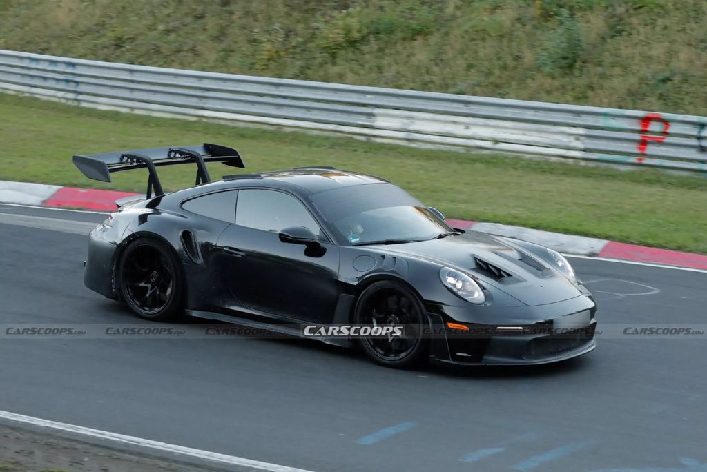 2025 款保时捷 911 GT3 RS 超跑路测图曝光，自然吸气的最后一舞