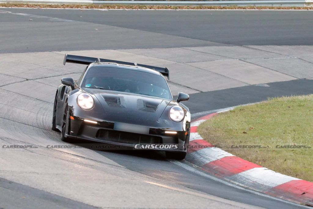 2025 款保时捷 911 GT3 RS 超跑路测图曝光，自然吸气的最后一舞