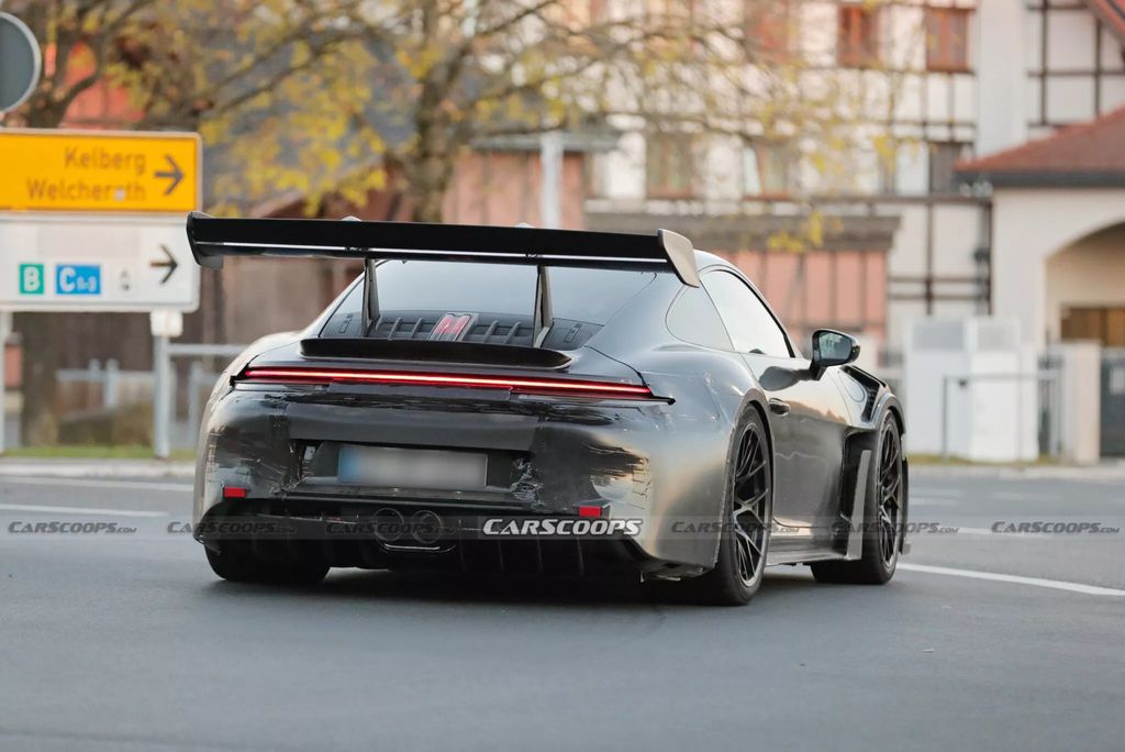 2025 款保时捷 911 GT3 RS 超跑路测图曝光，自然吸气的最后一舞