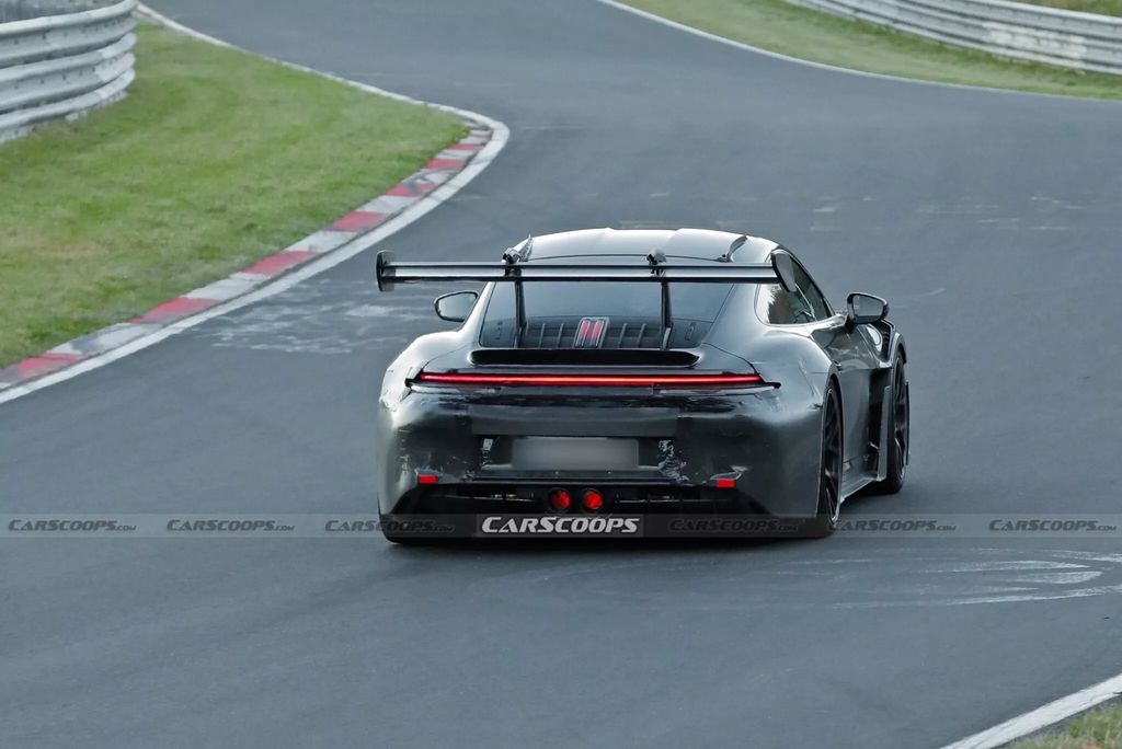 2025 款保时捷 911 GT3 RS 超跑路测图曝光，自然吸气的最后一舞