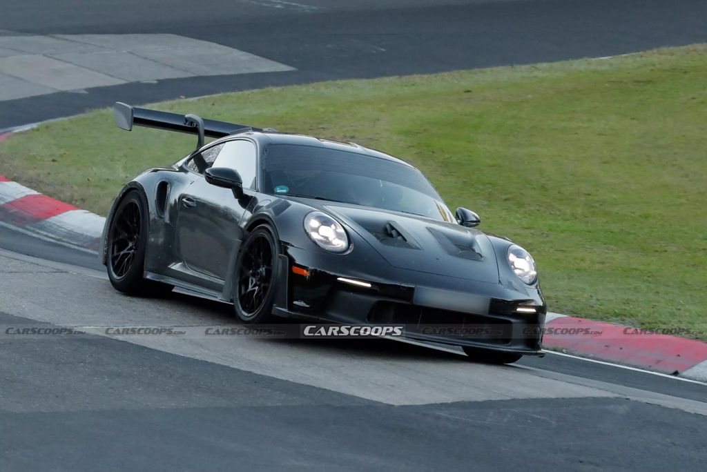 2025 款保时捷 911 GT3 RS 超跑路测图曝光，自然吸气的最后一舞