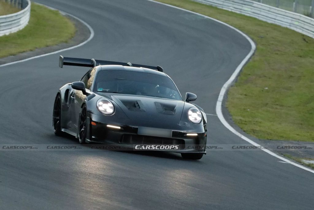 2025 款保时捷 911 GT3 RS 超跑路测图曝光，自然吸气的最后一舞