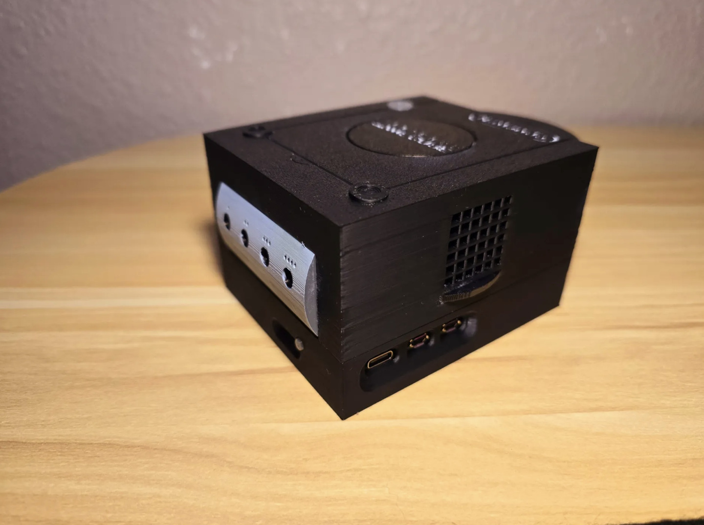 设计师推出“任天堂 Game Cube 游戏机风格”树莓派 3D 打印外壳：免费提供图纸、可加装双 30mm 风冷