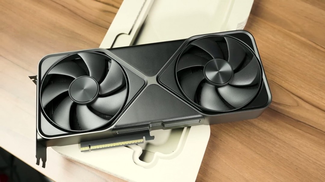 香喷喷！RTX 5090公版显卡开箱视频