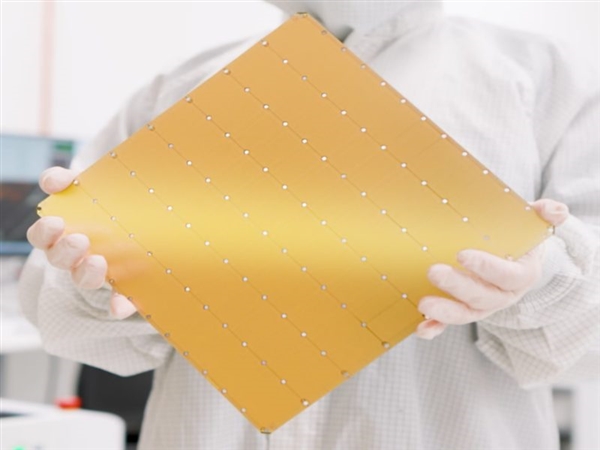 碾压NVIDIA!Cerebras全球尺寸最大芯片:惊人的40亿个晶体管